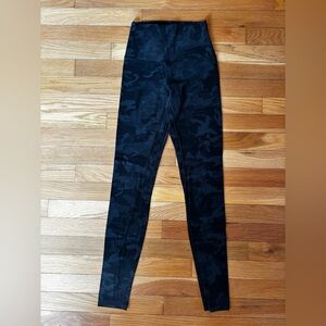 LULULEMON Black/grey Camouflage Leggings 28” inseam size 2